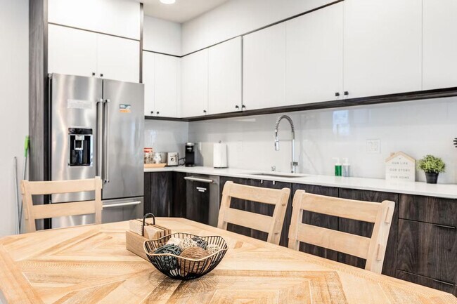 Building Photo - 2319 Franklin Ave E