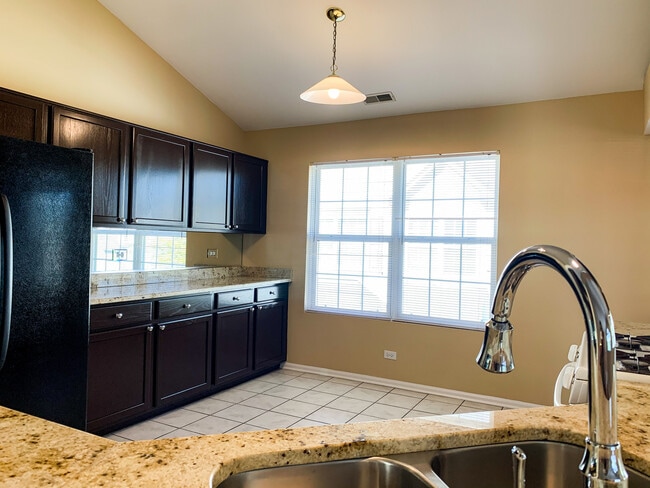Building Photo - 2905 Stonewater Dr