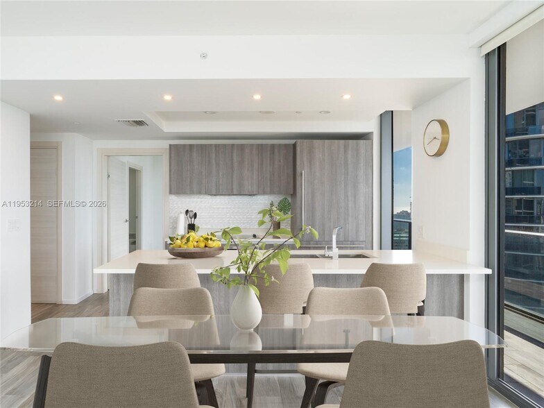 Building Photo - 801 S Miami Ave