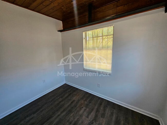 Building Photo - 1010 Edgewood Ave W