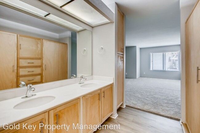 Building Photo - 2 br, 2 bath House - 11150 Kelowna Rd. #72