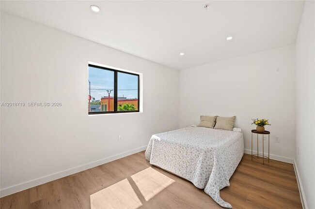 Building Photo - 722 NW 55th Terrace
