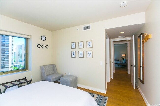 Building Photo - 1551 Ala Wai Blvd