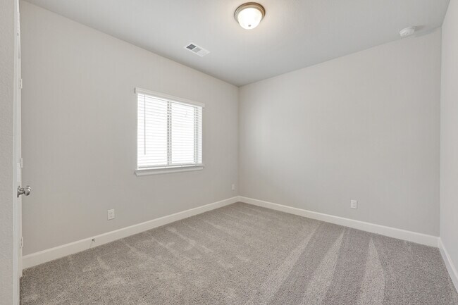 Building Photo - 14421 Walsh Ave
