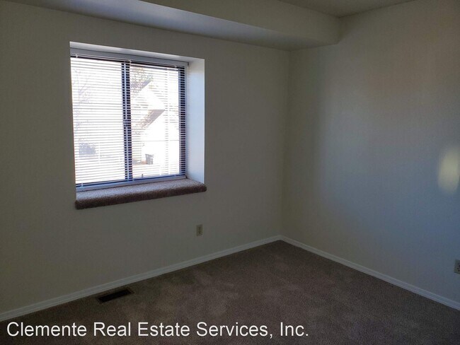 Building Photo - 3 br, 1.5 bath House - 4075 Dolphin Circle