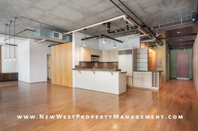 Building Photo - Modern East Village Loft at M2i, Small Pet OK! Available Now!