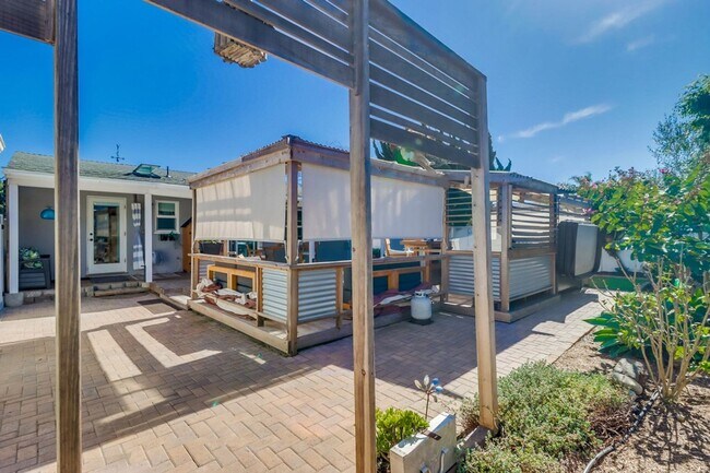 Building Photo - ***VACATION HOME AVAILABLE FROM FEBRUARY 1ST- OCTOBER 31ST*** MONTH TO MONTH