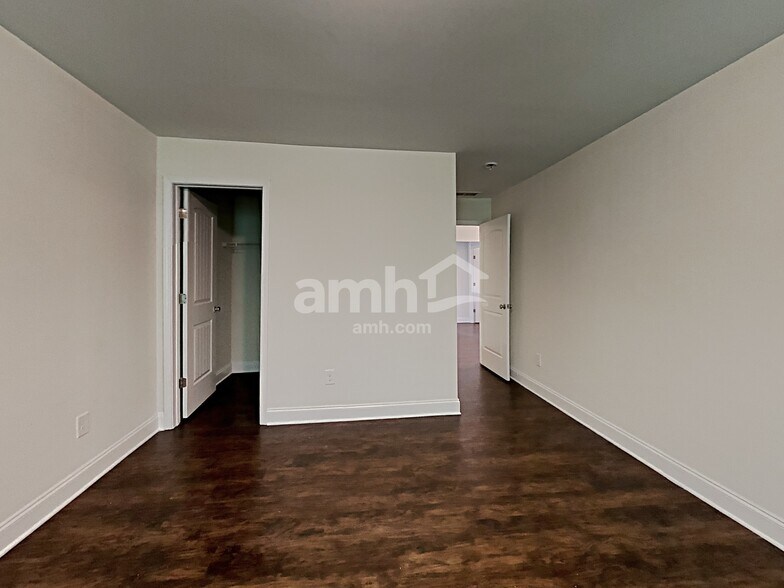Building Photo - 453 Juniper Bluff