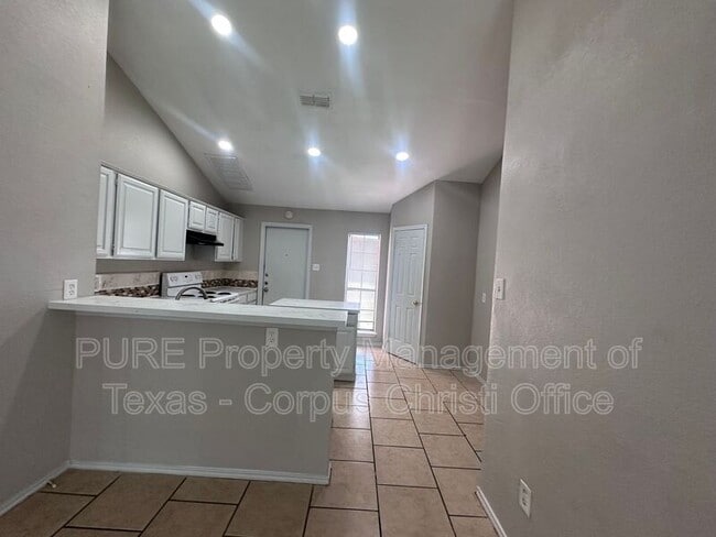 Building Photo - 2805 Summer Ridge Dr