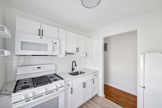 Building Photo - 165 Vroom St