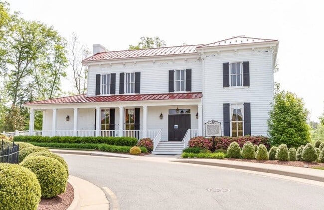 Building Photo - 8043 Rutland Village Dr