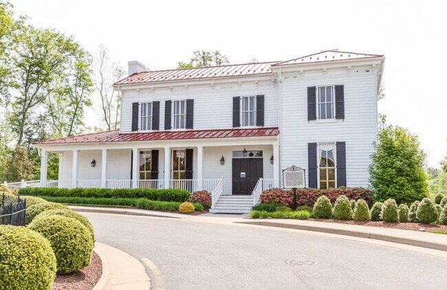 Building Photo - 8083 Rutland Village Dr