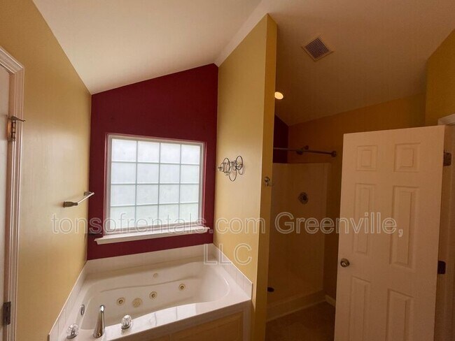 Building Photo - 518 Amber Crest Ct