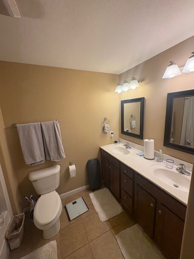 Building Photo - Duplex for Rent in Washington IL - 2 bedrooms/2baths