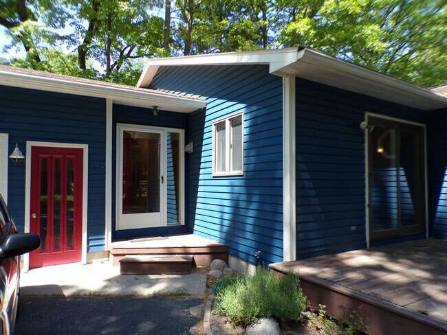 Building Photo - Move-In Ready Home Across from Ski Hill