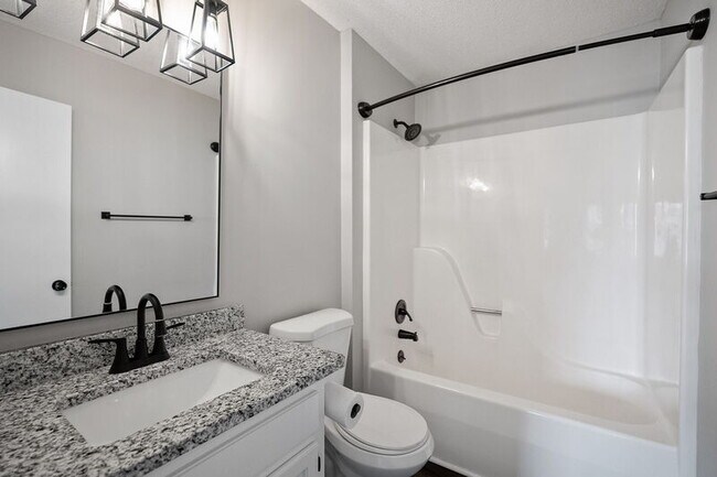 Building Photo - 1028 SE Kinsey Dr