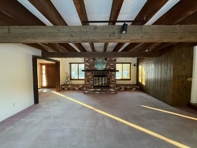 Building Photo - 75 Pine St