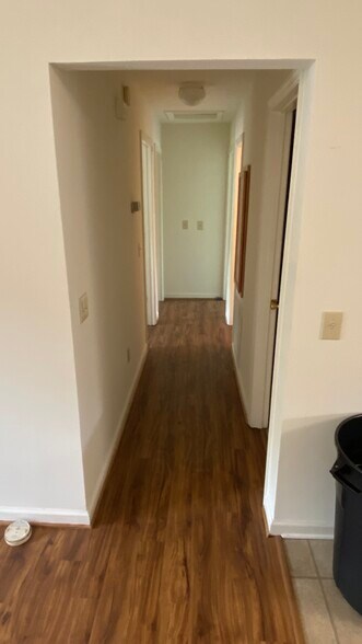 Building Photo - 1282 N Main St