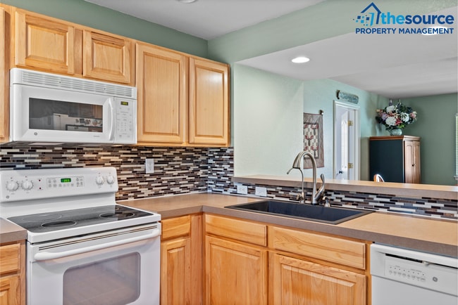 Building Photo - Students Welcome! Charming 4 Bedroom 4 Bathroom Townhome in Desirable West Fort Collins!