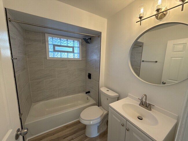 Building Photo - Kirkup Ave