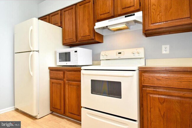 Building Photo - 4056 Grays Pointe Ct