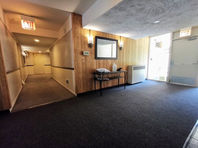 Building Photo - 737 Ridge Ave