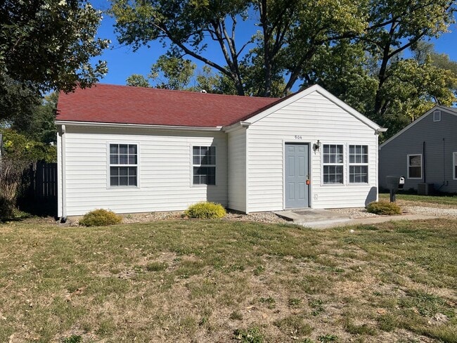 Primary Photo - 3 Bedroom home with Fenced Yard - Availabl...