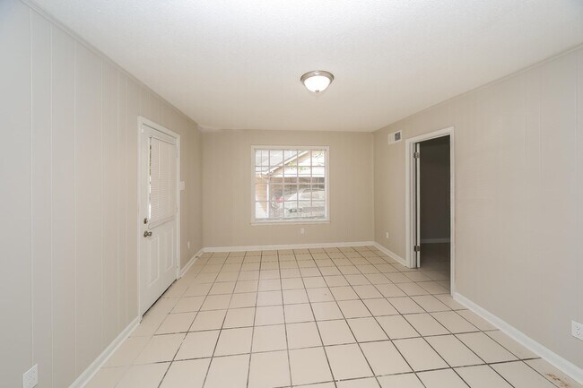 Building Photo - 4940 Clearbrook Cove