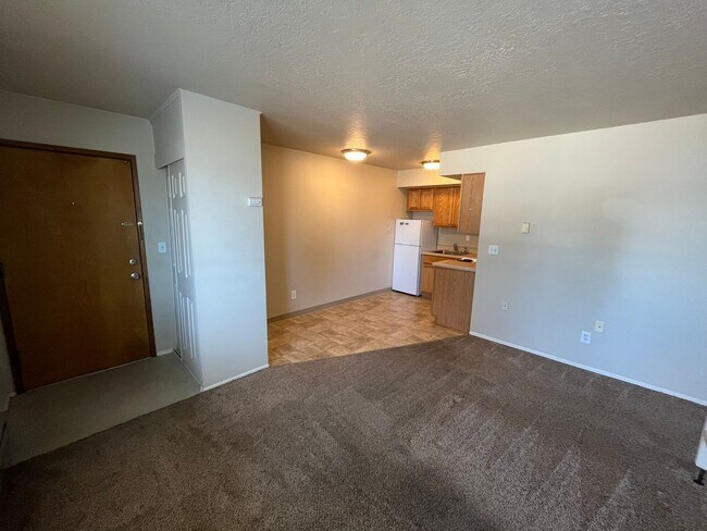 Building Photo - Charming Studio Unit Near Downtown Redmond - The Pines Apartments