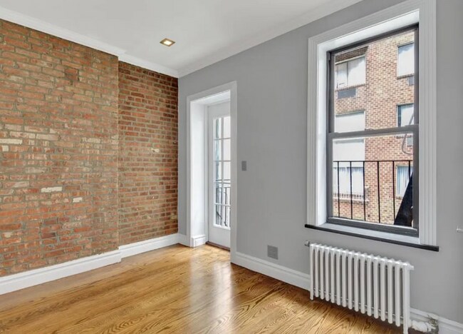 Building Photo - 215 E 23rd St