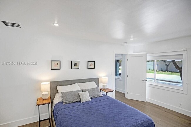 Building Photo - 3320 NE 13th Ave