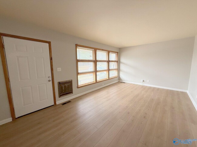 Building Photo - 2106 NW Sullivan Rd