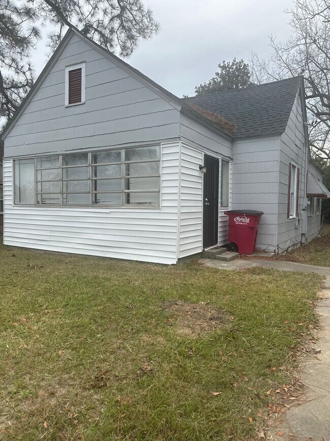 Primary Photo - 643 Heard Ave