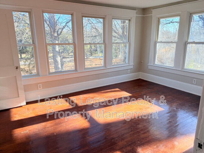 Building Photo - 3410 Old Greensboro Rd