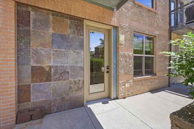 Building Photo - $2,595.95- 3 Bed, 3 Bath Townhome in Aurora with Central AC and In Unit Laundry!
