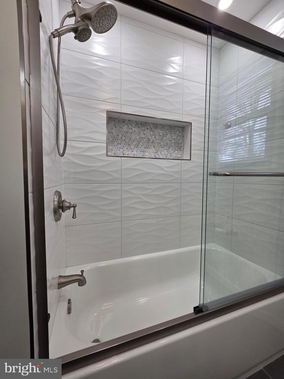 Building Photo - 8140 Drayton Ln