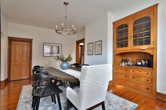 Building Photo - 398 W 5th Ave