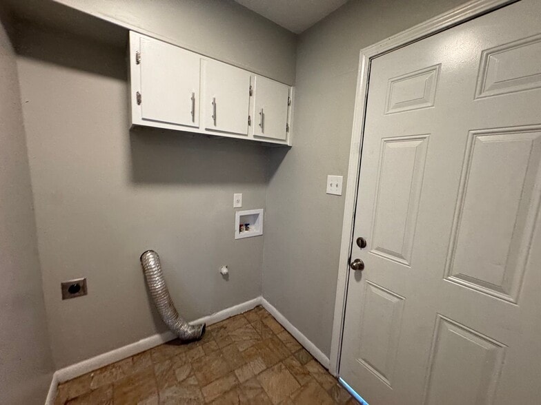 Building Photo - 1961 Croydon Ave