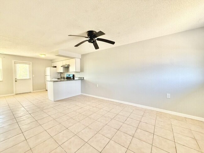 Building Photo - 3403 Palm Dr