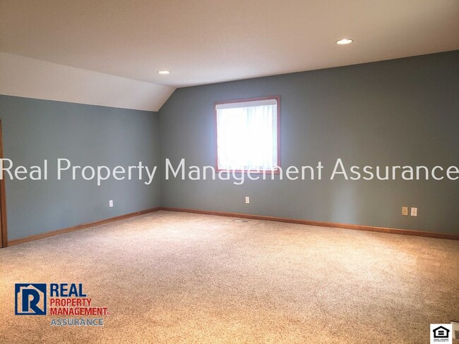 Building Photo - 15590 SW Tanager Dr