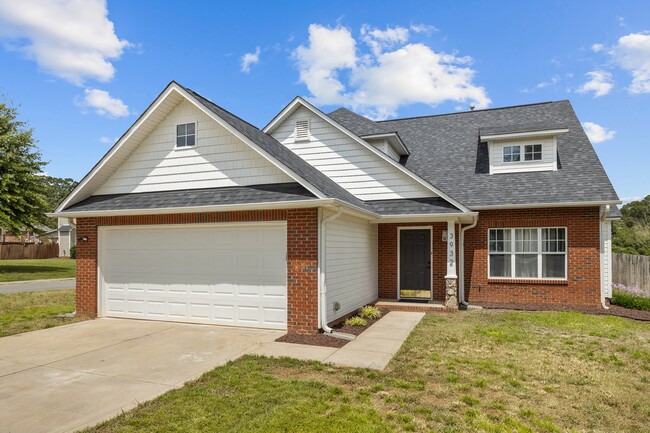 Building Photo - 3932 Chatterleigh Dr