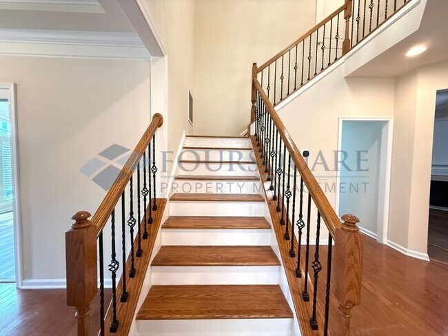 Building Photo - Beautiful 4-Bedroom Home Screened Porch & Bonus Room – Minutes from RTP, Shopping & Dining , Comm...