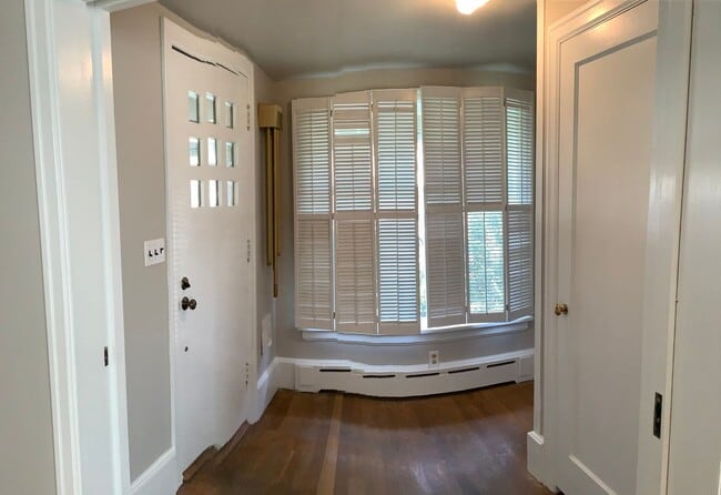 Building Photo - Large home/3bed 3 bath with bonus/office room just outside of PSNS and close to Bremerton Ferry