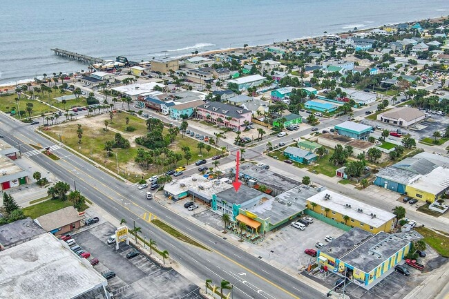 Building Photo - AVAILABLE MARCH 15TH 2026 -Downtown Flagler Beach Furnished 3 bedroom 1 bath!