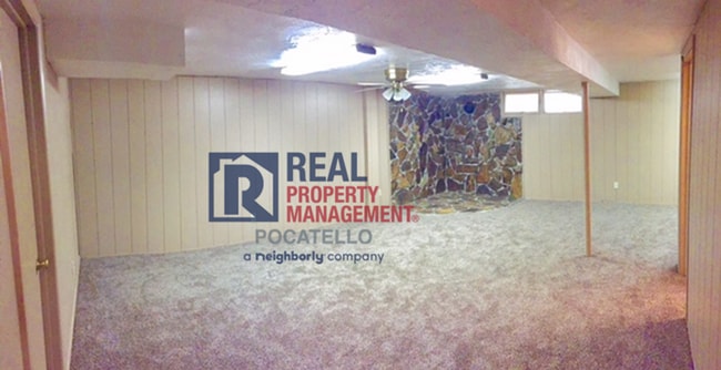 Building Photo - 3 bedroom 2 bath home - Dogs negotiable