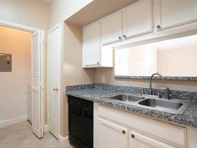 Building Photo - 6500 Harbor Town Dr