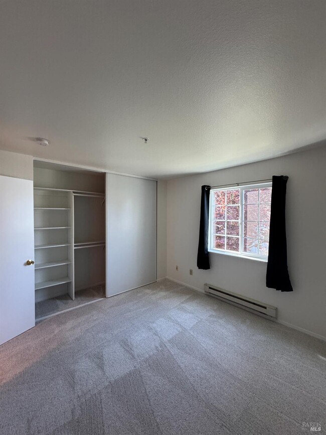 Building Photo - 375 Lighthouse Dr