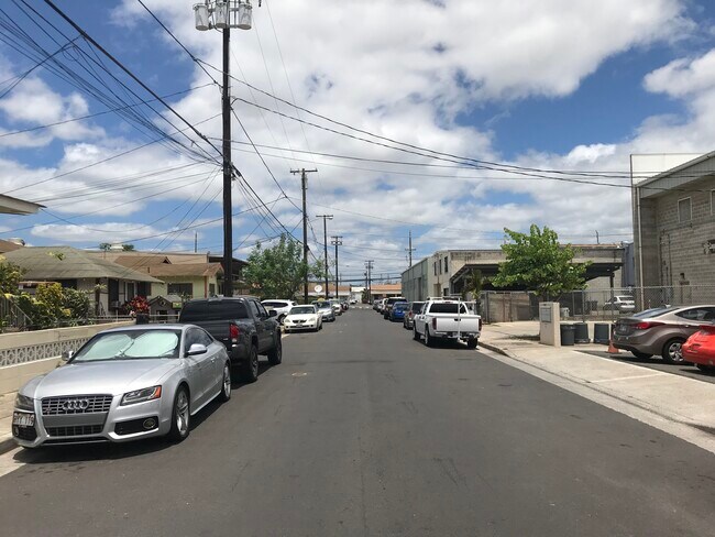 Building Photo - 1733 Hoe St