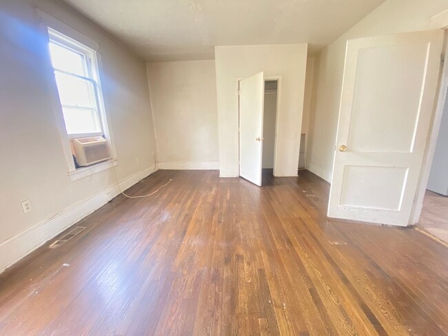 Building Photo - 216 Patton Ave NW