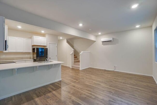 Building Photo - 5824 NE 80th Ct